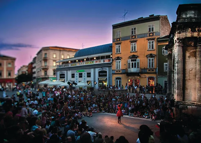 Stunning In With Wifi Lägenhet Pula