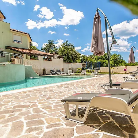 Apartamento Lovely In With Swimming Pool Pula