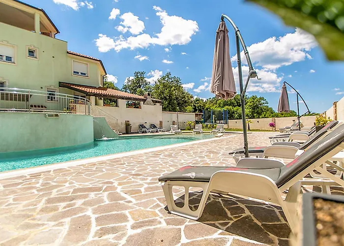 Appartement Stunning In With Wifi Pula